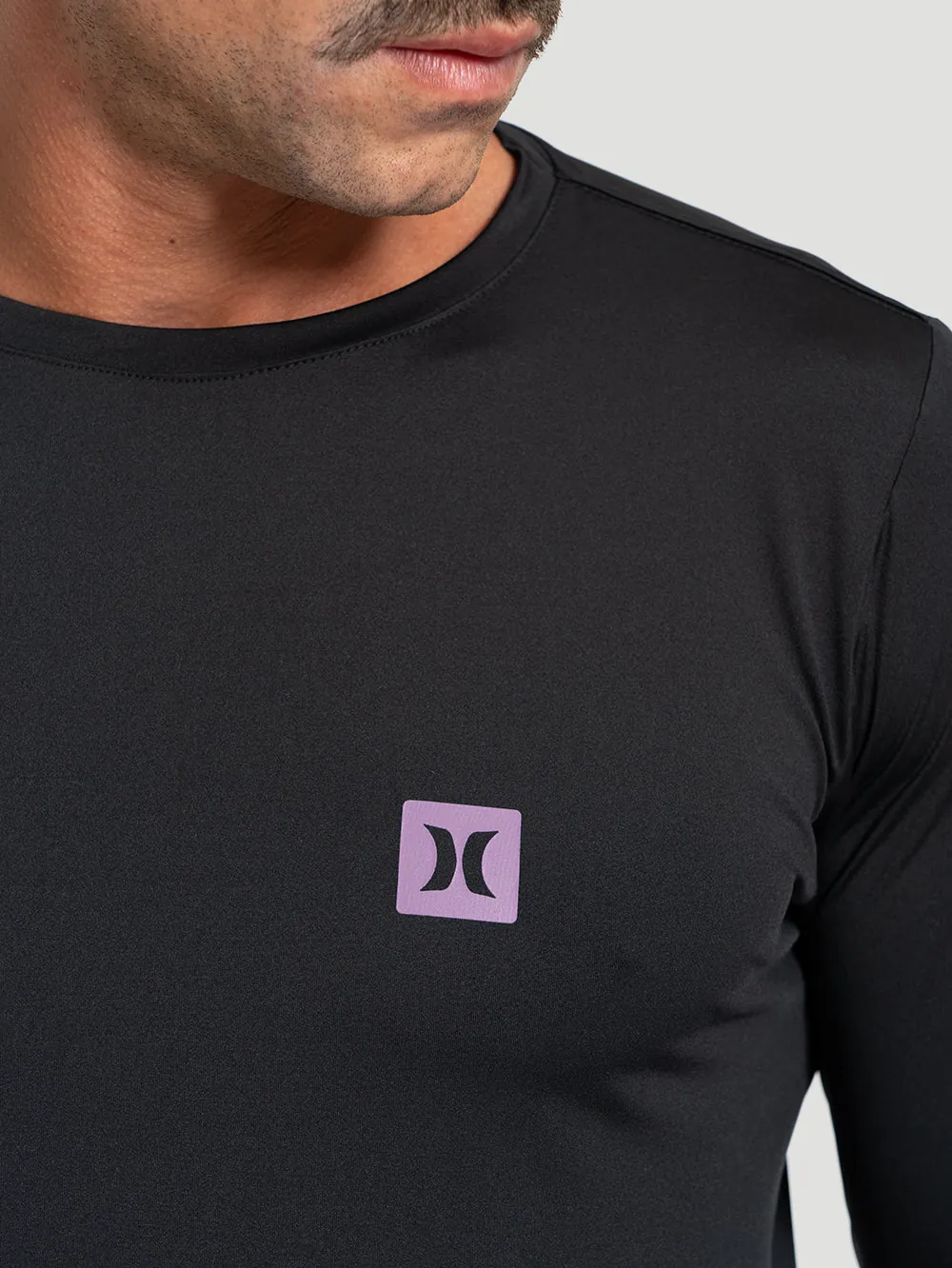 Camiseta UV Surf Hurley Mini Icon Manga Longa Preta - foto 4